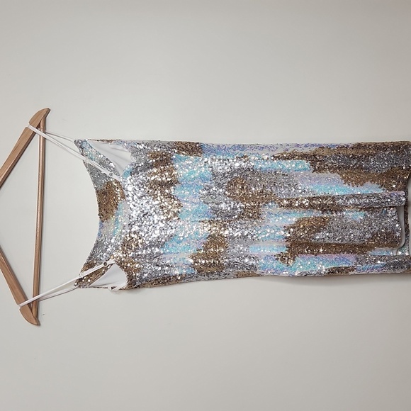 Crystal Sky Elegant Sequin Dress in Gold and Silver - Picture 5 of 6